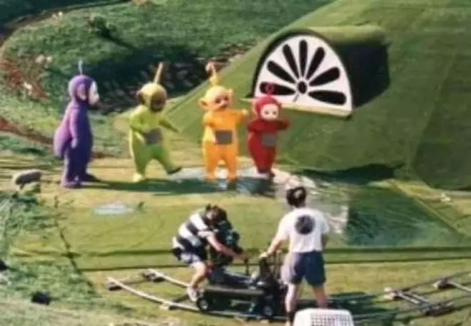 teletubbies behind Berbagai sumber