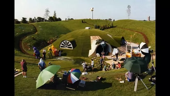 teletubbies behind Berbagai sumber