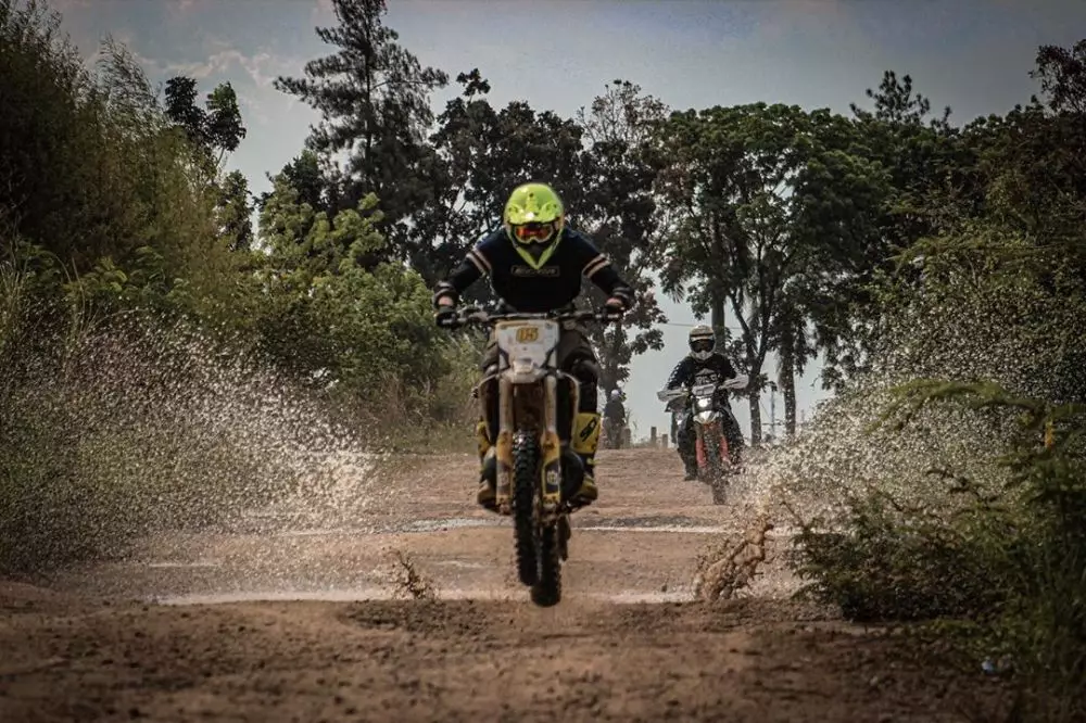 seleb punya hobi tunggangi motor trail © 2020 Instagram seleb punya hobi tunggangi motor trail © 2020 Instagram