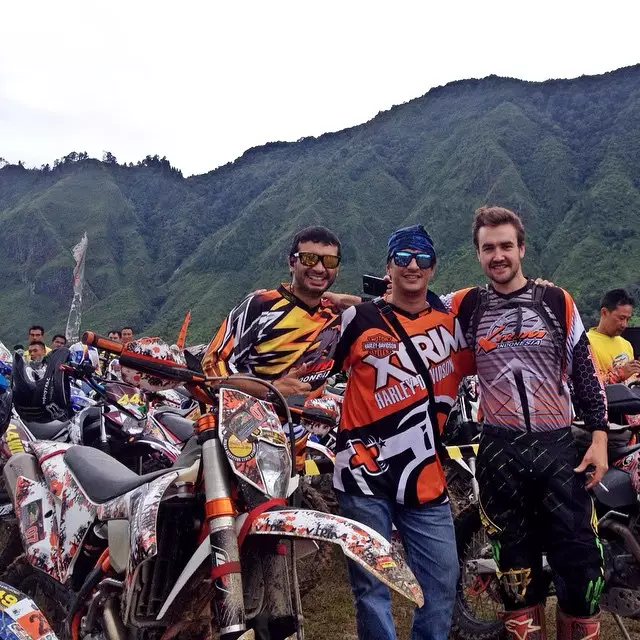 seleb punya hobi tunggangi motor trail © 2020 Instagram seleb punya hobi tunggangi motor trail © 2020 Instagram