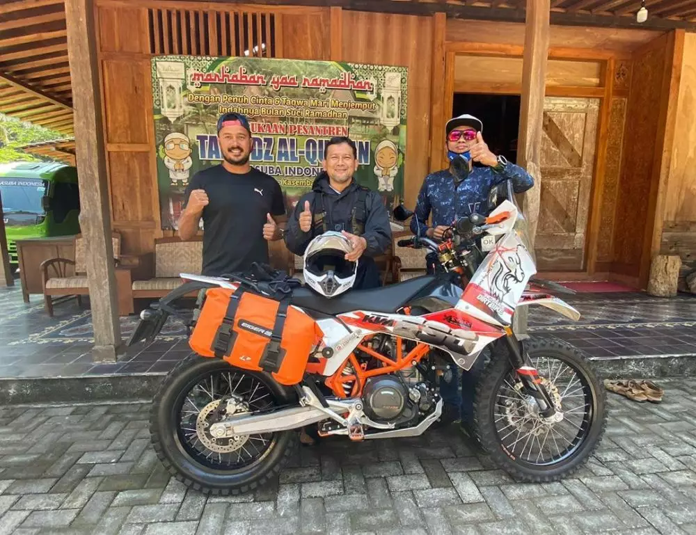 seleb punya hobi tunggangi motor trail © 2020 Instagram seleb punya hobi tunggangi motor trail © 2020 Instagram