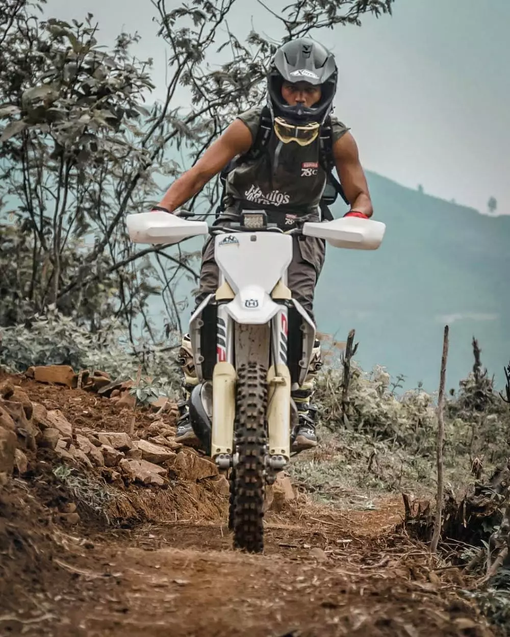 seleb punya hobi tunggangi motor trail © 2020 Instagram seleb punya hobi tunggangi motor trail © 2020 Instagram
