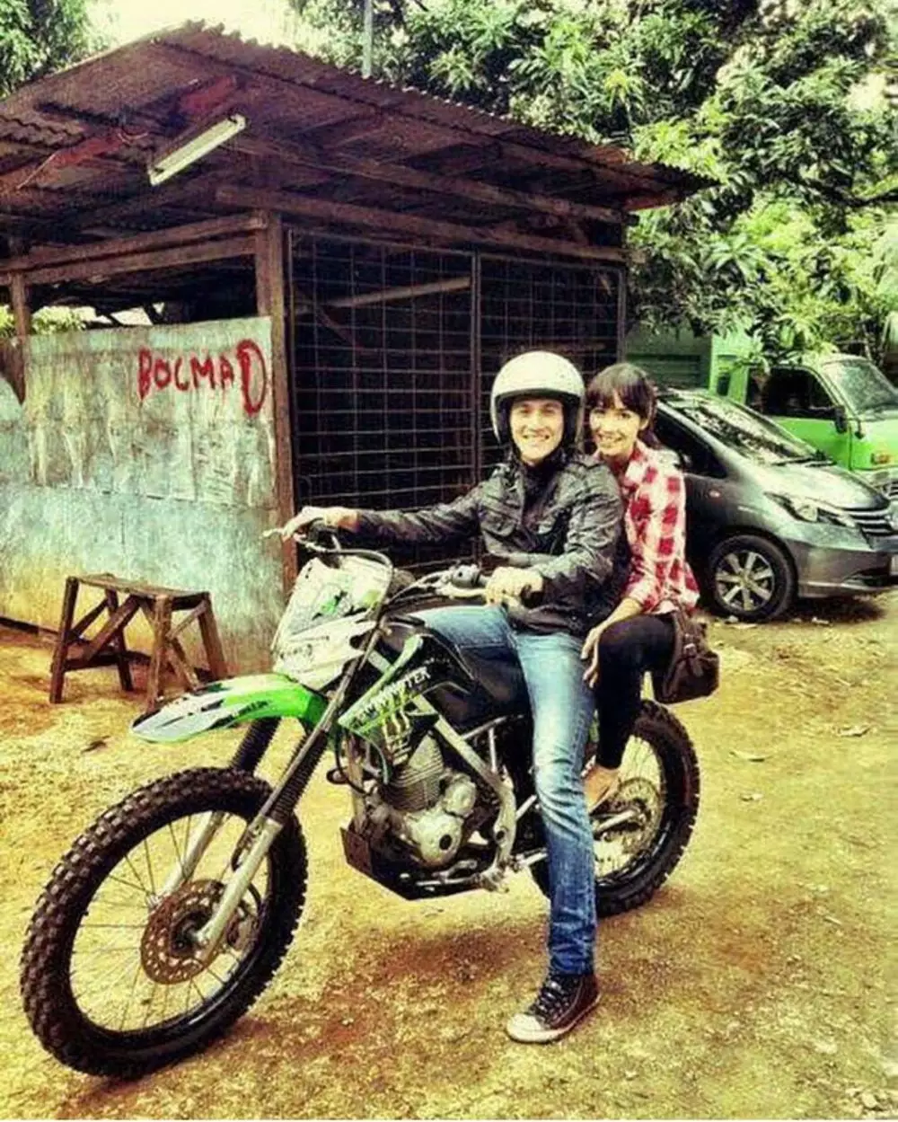 seleb punya hobi tunggangi motor trail © 2020 Instagram seleb punya hobi tunggangi motor trail © 2020 Instagram