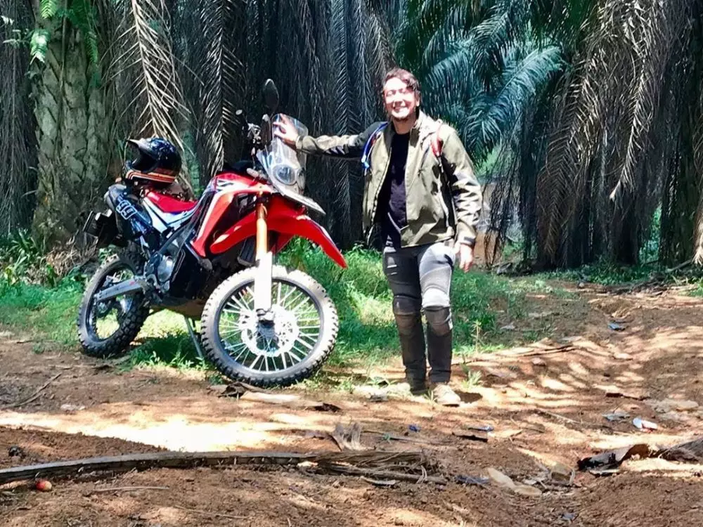 seleb punya hobi tunggangi motor trail © 2020 Instagram seleb punya hobi tunggangi motor trail © 2020 Instagram