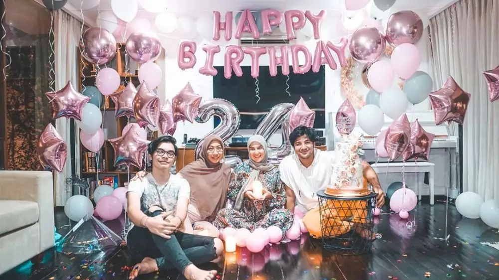 perayaan ulang tahun seleb di rumah © 2020 brilio.net perayaan ulang tahun seleb di rumah © 2020 brilio.net