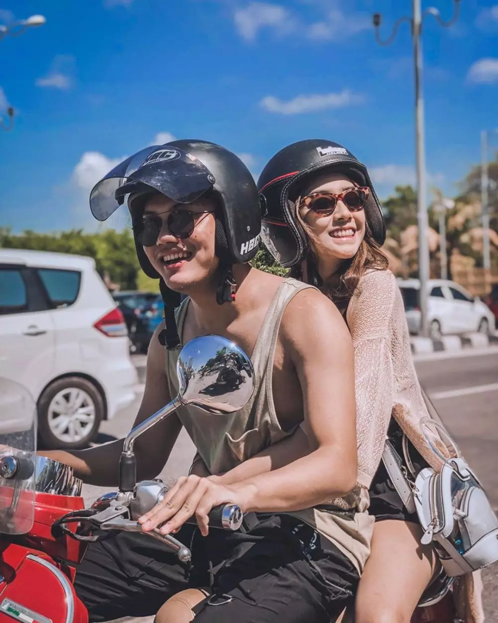 pasangan seleb kencan boncengan motor © 2020 brilio.net pasangan seleb kencan boncengan motor © 2020 brilio.net