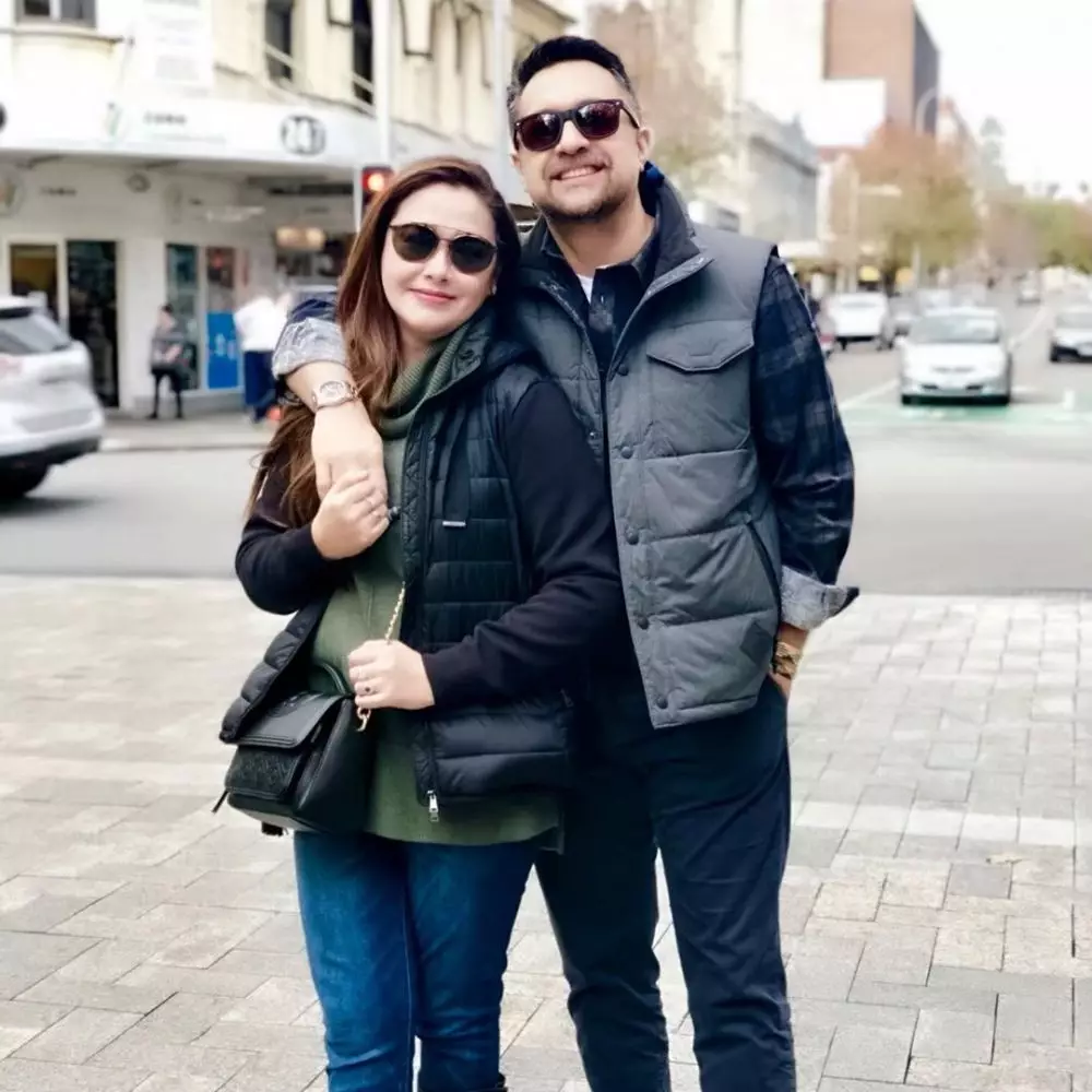 Potret mesra Nia dan Ari Instagram