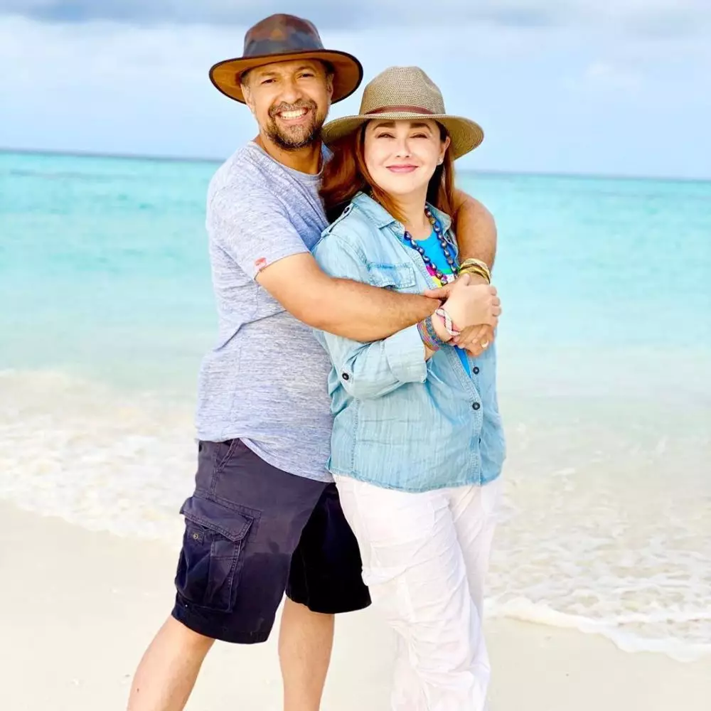 Potret mesra Nia dan Ari Instagram