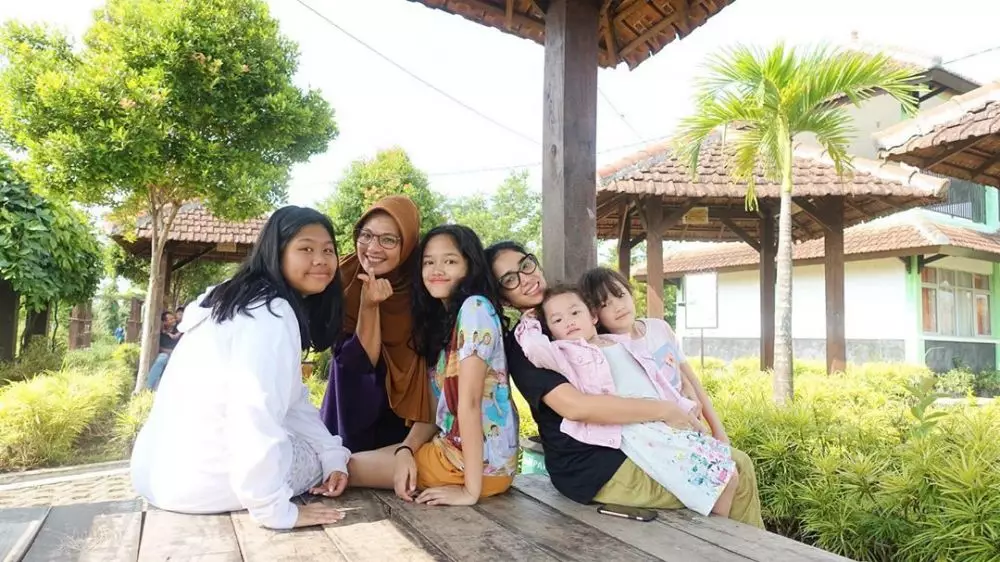 Kedekatan seleb wanita dengan ibu mertua © 2020 brilio.net