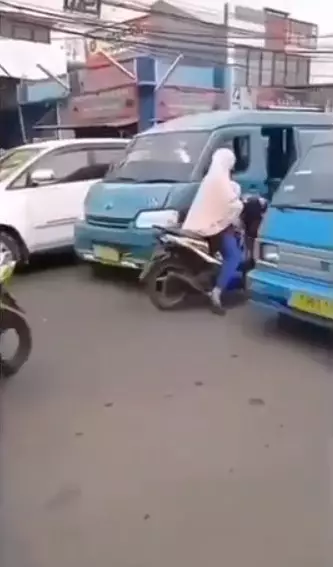 Pengendara salah jalur Instagram/@dagelan