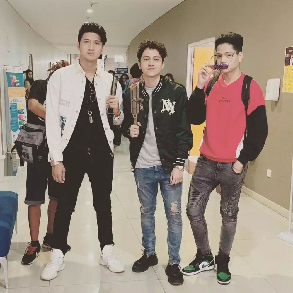 rifat darwis 17 tahun Berbagai sumber