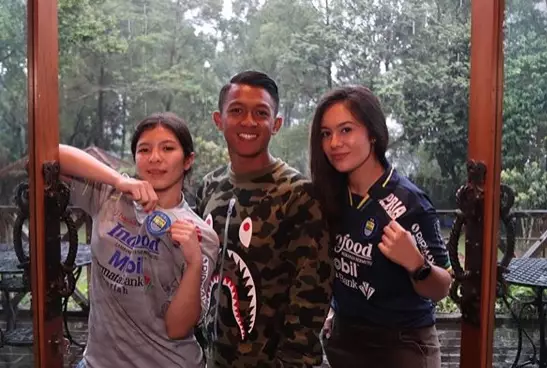 Wulan Guritno bertemu pemain Persib © 2020 brilio.net Wulan Guritno bertemu pemain Persib © 2020 brilio.net