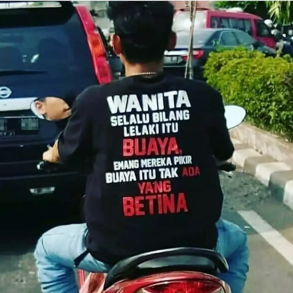 Tulisan di baju pengendara berbagai sumber