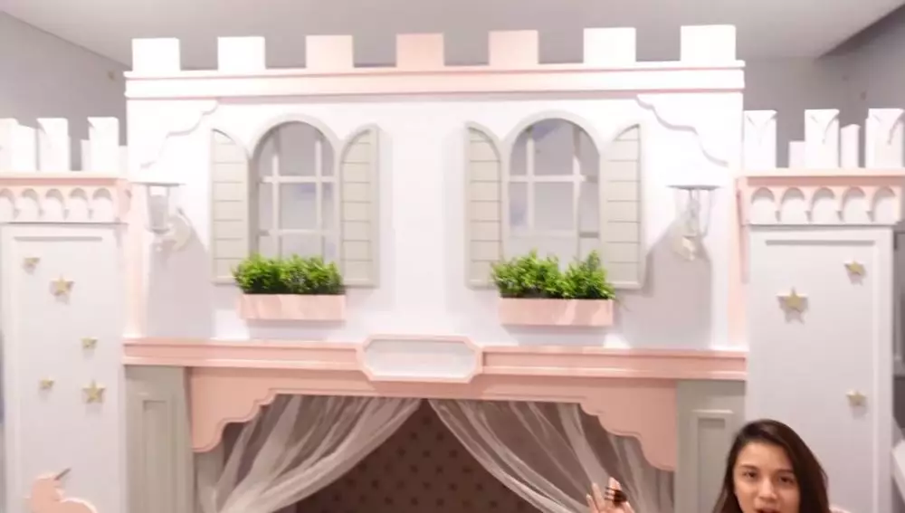 potret kamar Nastusha YouTube