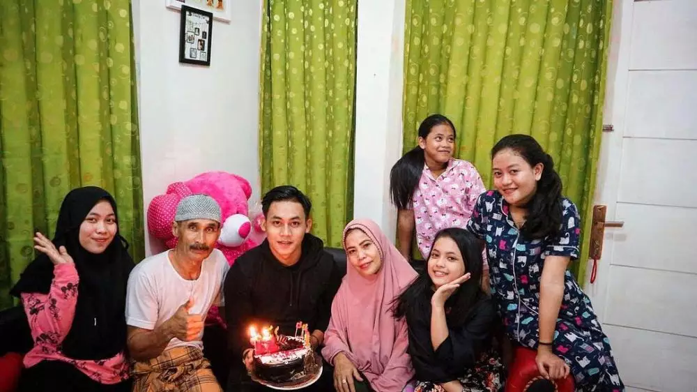 Kedekatan Putri DA dan kakak berbagai sumber