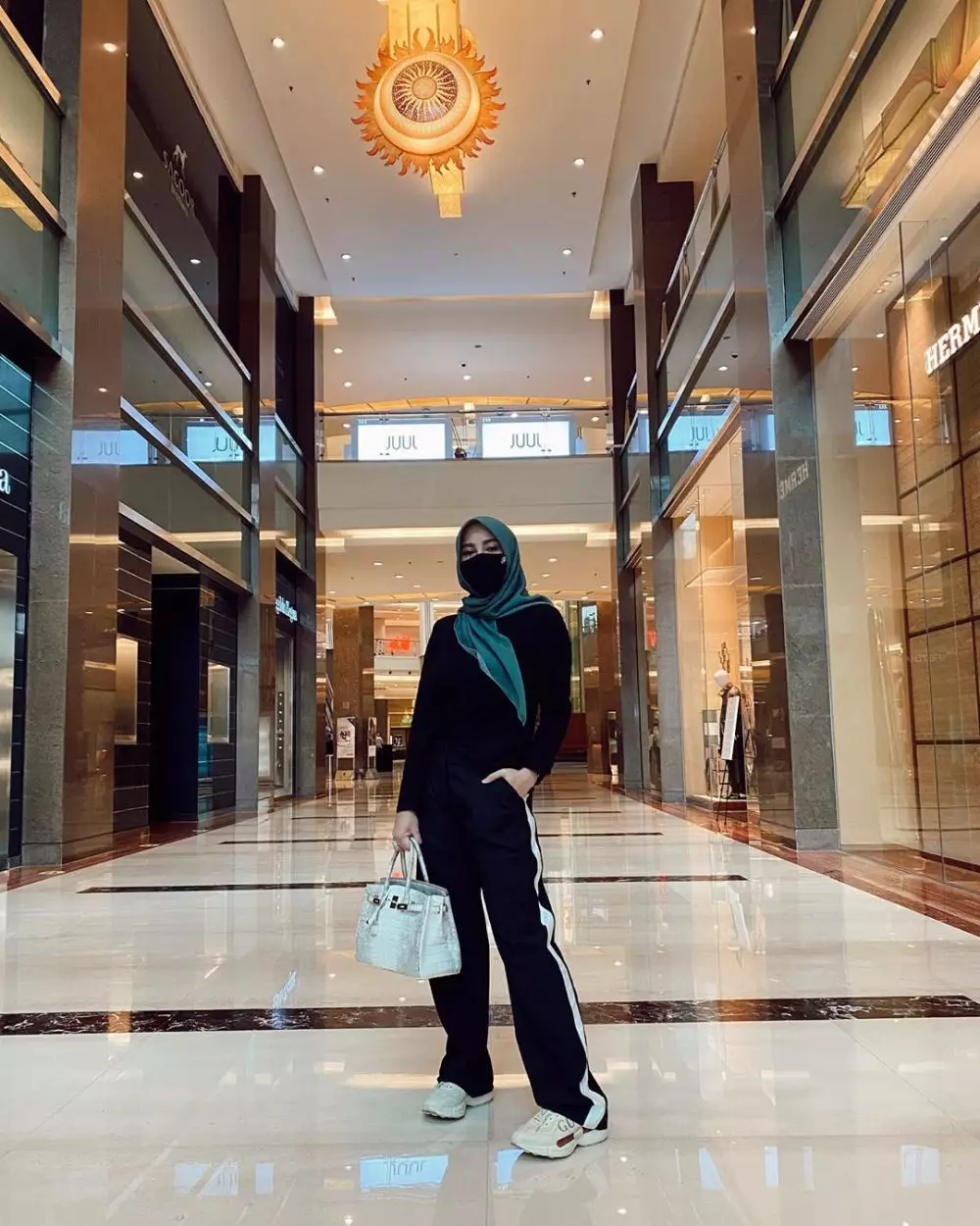 Gaya Olla Ramlan jinjing tas  Instagram Gaya Olla Ramlan jinjing tas  Instagram