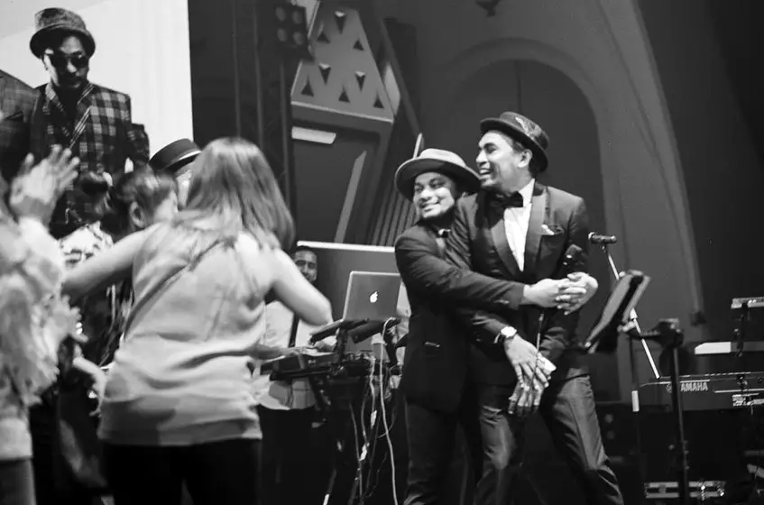 Kenangan Tompi di ulang tahun Glenn © 2020 brilio.net Kenangan Tompi di ulang tahun Glenn © 2020 brilio.net