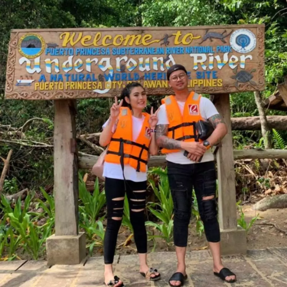 angela lee dilamar Berbagai sumber