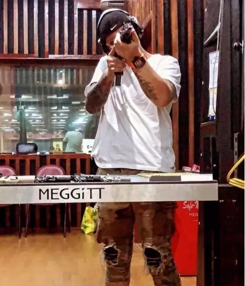 angela lee dilamar Berbagai sumber