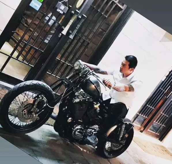 angela lee dilamar Berbagai sumber