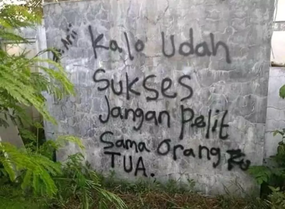 Tulisan tentang ortu di tembok Twitter