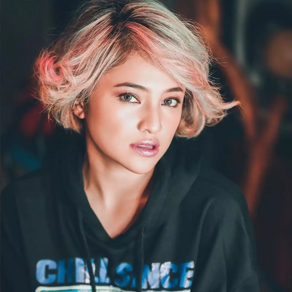 marshanda pendek Berbagai sumber