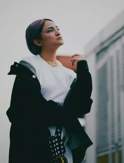 marshanda pendek Berbagai sumber