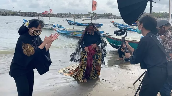 Pemotretan Susi Pudjiastuti berbagai sumber Pemotretan Susi Pudjiastuti berbagai sumber