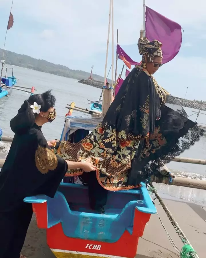 Pemotretan Susi Pudjiastuti berbagai sumber Pemotretan Susi Pudjiastuti berbagai sumber
