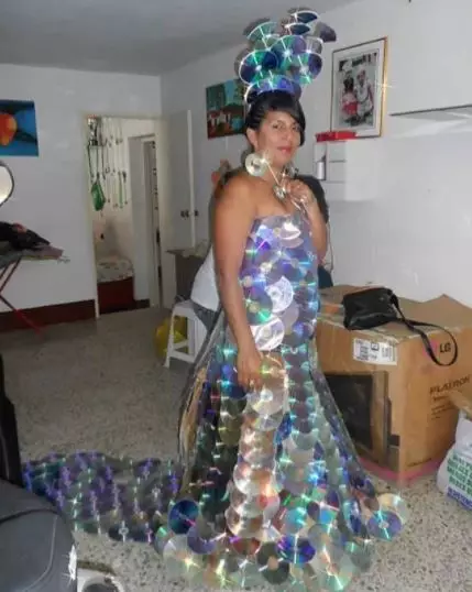 cara absurd manfaatkan CD bekas Berbagai Sumber