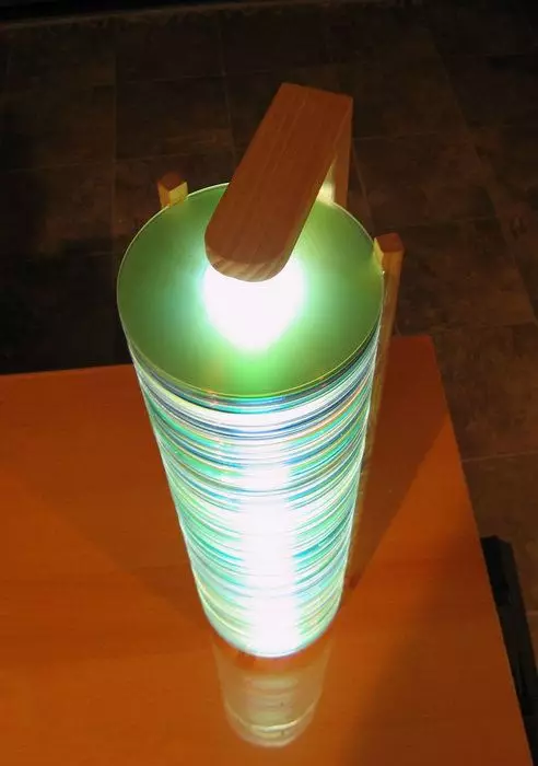 cara absurd manfaatkan CD bekas Berbagai Sumber