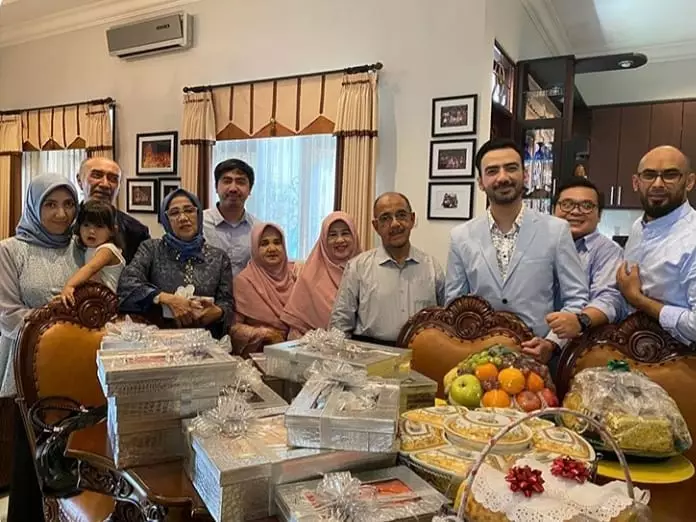 Reza D' Academy dan keluarga © 2020 brilio.net Reza D' Academy dan keluarga © 2020 brilio.net