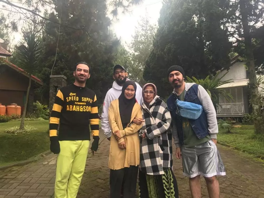 Reza D' Academy dan keluarga © 2020 brilio.net Reza D' Academy dan keluarga © 2020 brilio.net