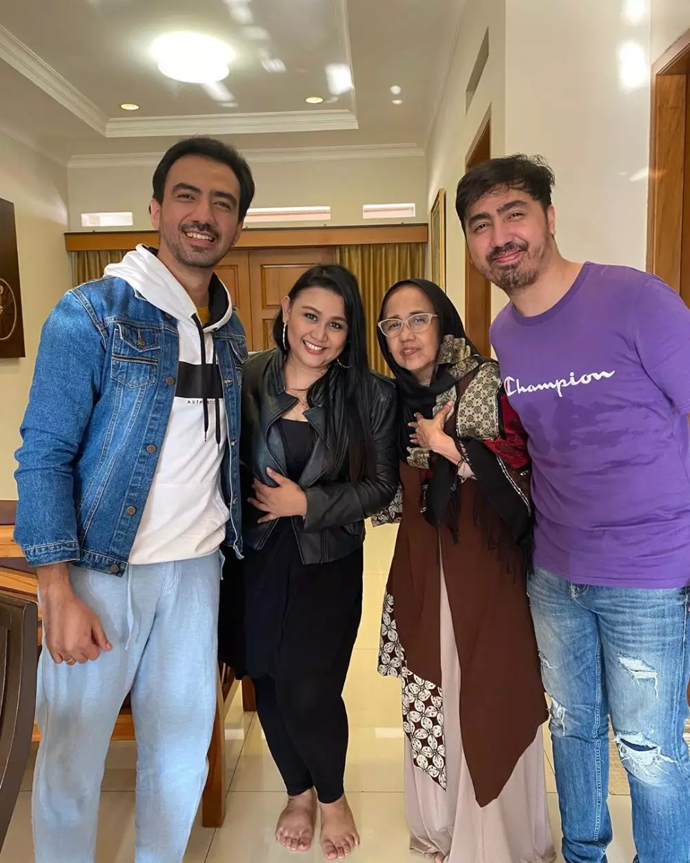 Reza D' Academy dan keluarga © 2020 brilio.net Reza D' Academy dan keluarga © 2020 brilio.net