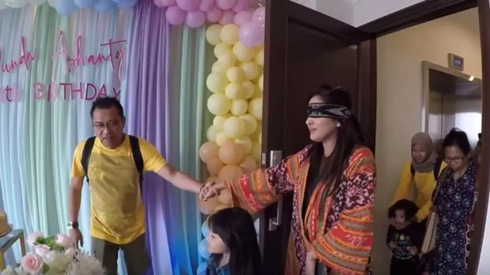 aktris dapat apartemen YouTube