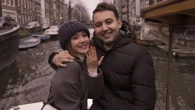 Momen lamaran pedangdut  © 2020 brilio.net