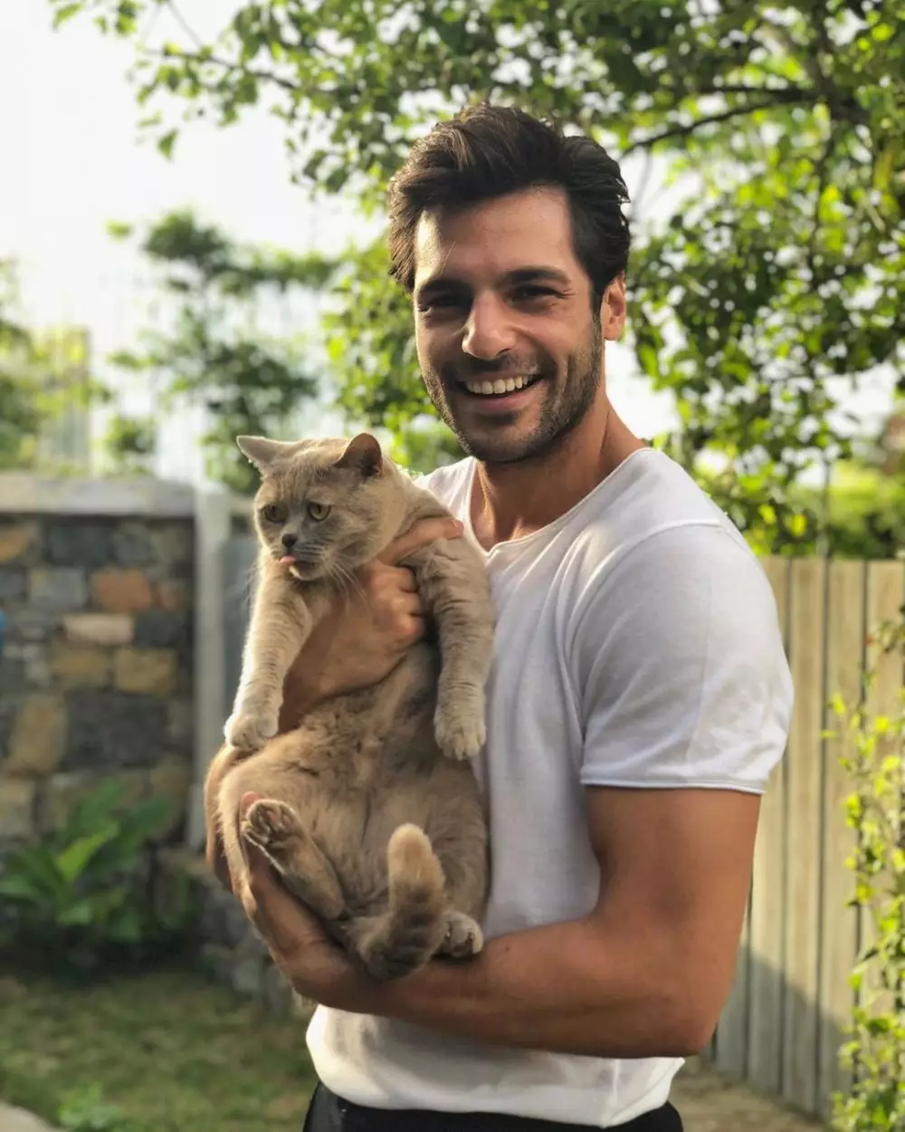 Kabar pemain drama Turki Cinta di Musim Cherry berbagai sumber