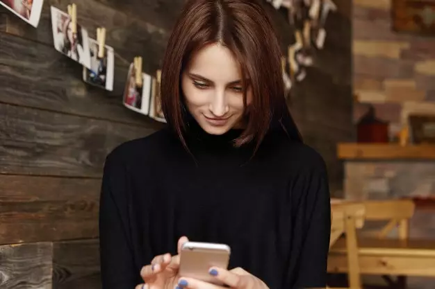 hemat kuota internet smartphone freepik.com