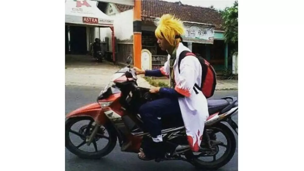Pengendara pakai kostum superhero Berbagai sumber Pengendara pakai kostum superhero Berbagai sumber