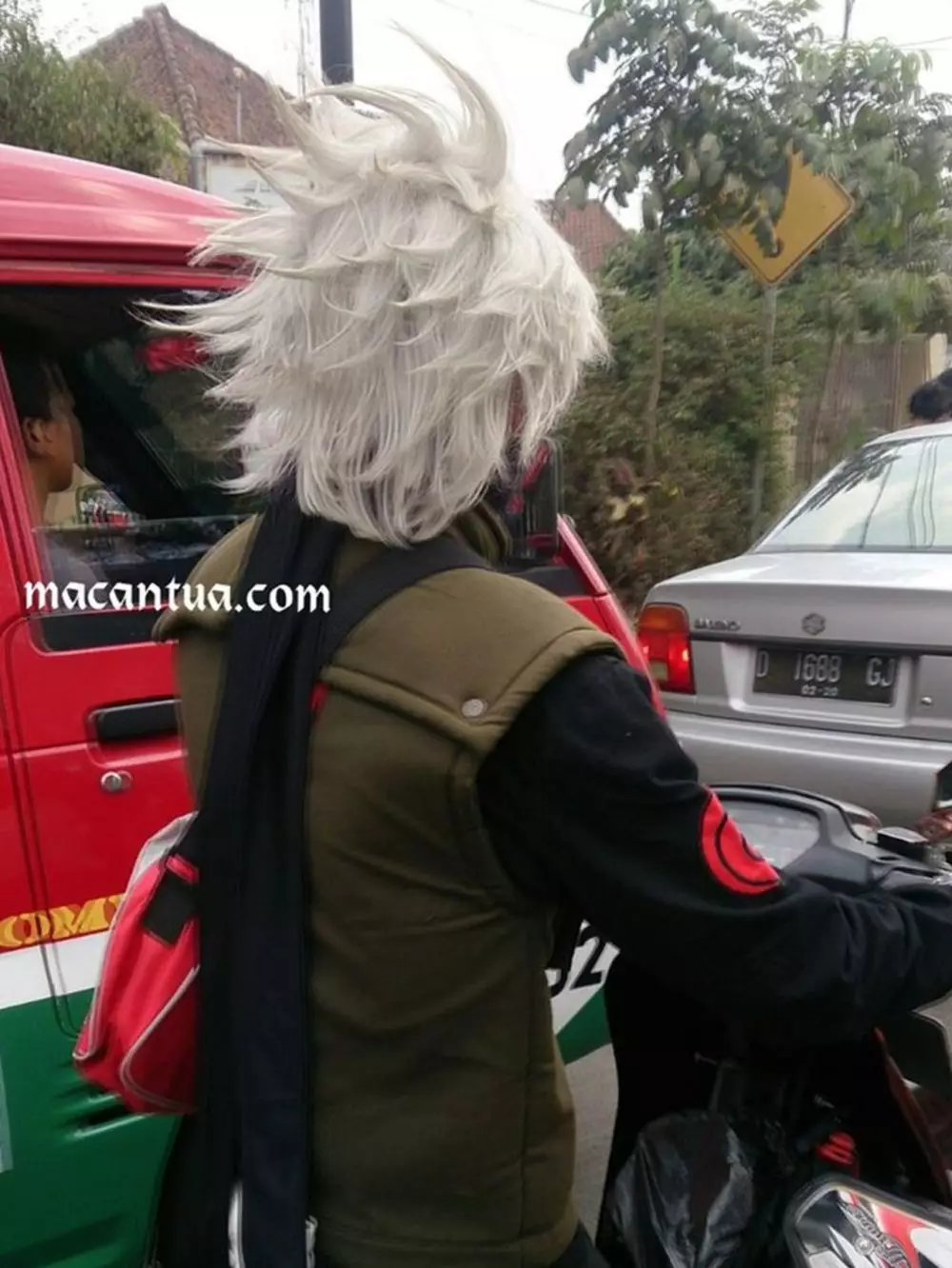 Pengendara pakai kostum superhero Berbagai sumber Pengendara pakai kostum superhero Berbagai sumber