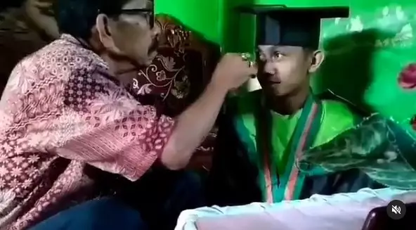 Ayah gantikan peran rektor Instagram/@makassar_iinfo