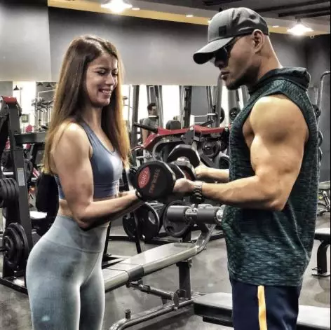 Deddy olahraga bareng kekasih Berbagai sumber