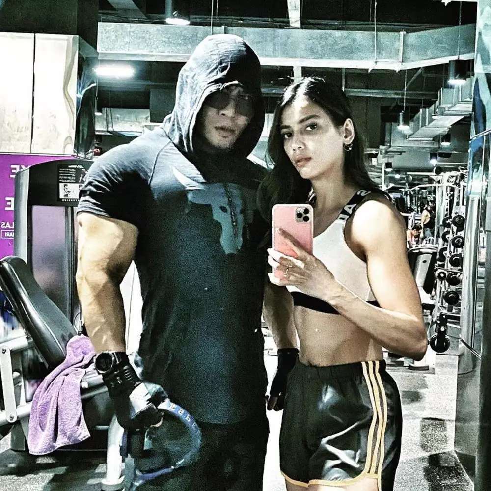 Deddy olahraga bareng kekasih Berbagai sumber