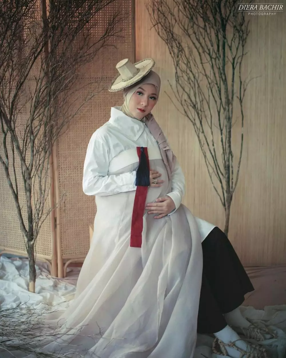 seleb pemotretan dengan hanbok © 2020 Instagram seleb pemotretan dengan hanbok © 2020 Instagram