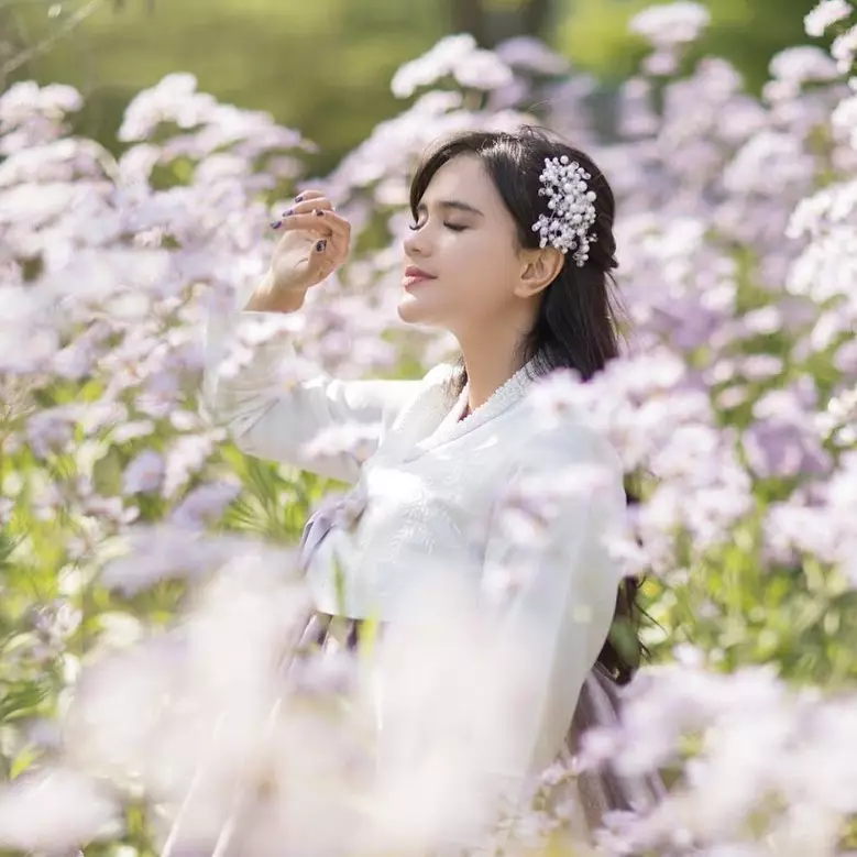 seleb pemotretan dengan hanbok © 2020 Instagram seleb pemotretan dengan hanbok © 2020 Instagram