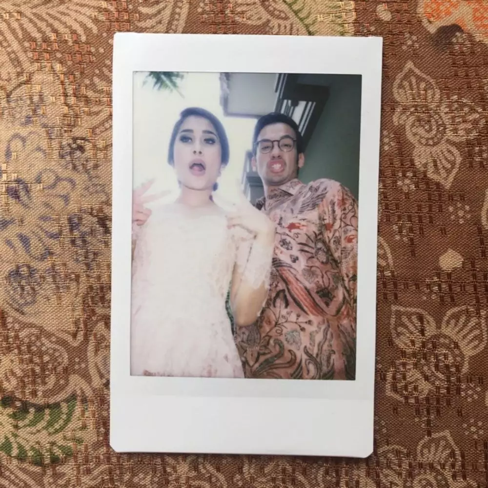 Hari Batik Nasional berbagai sumber