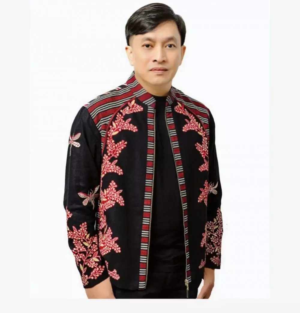 Hari Batik Nasional berbagai sumber