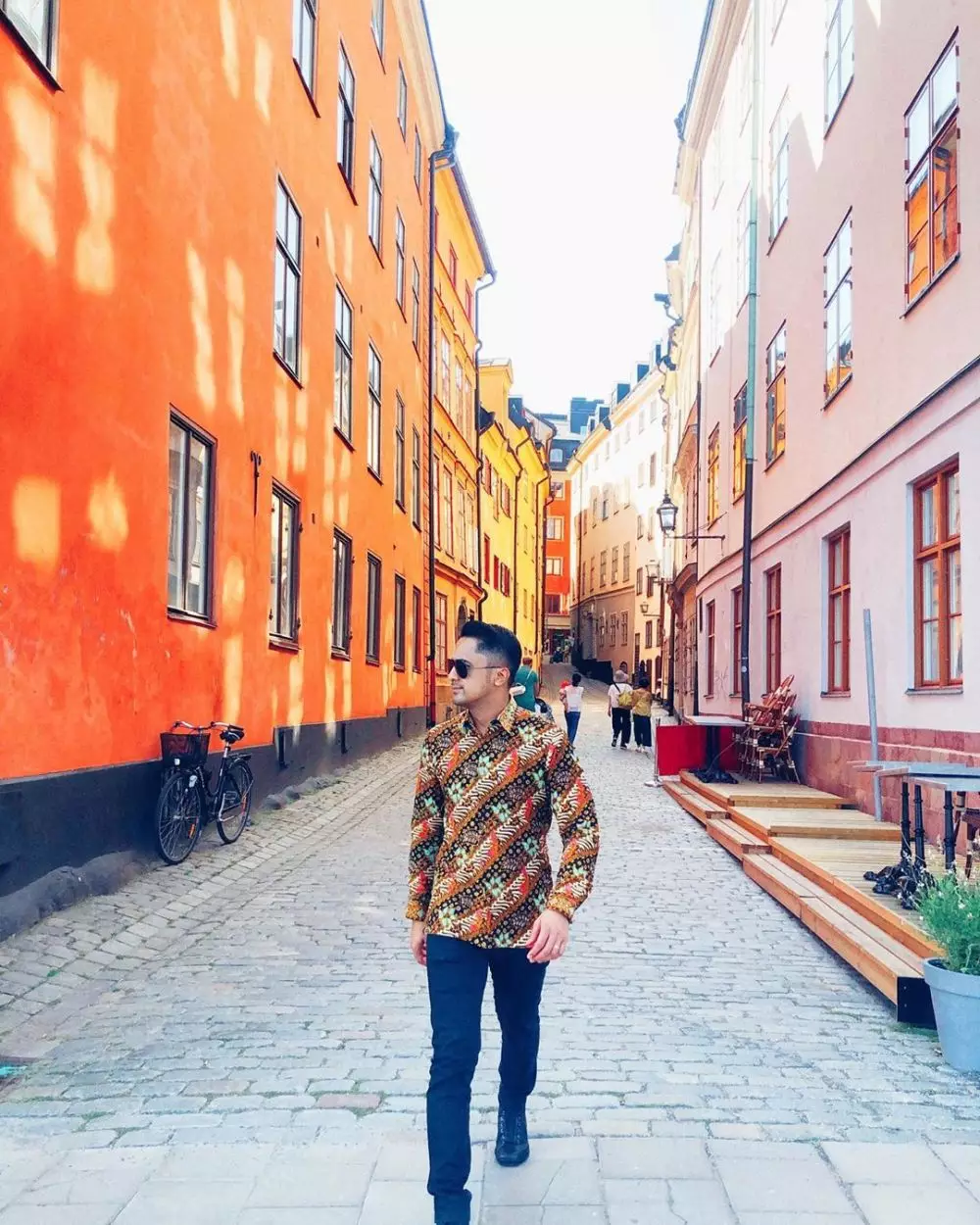 Hari Batik Nasional berbagai sumber