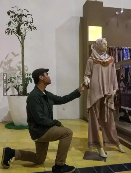 jomblo pura-pura punya pacar  Berbagai Sumber jomblo pura-pura punya pacar  Berbagai Sumber