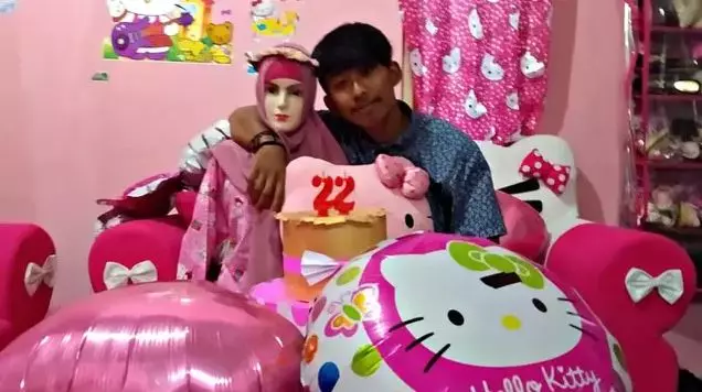 jomblo pura-pura punya pacar  Berbagai Sumber jomblo pura-pura punya pacar  Berbagai Sumber